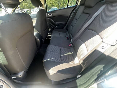 2016 Mazda MAZDA3 i Sport