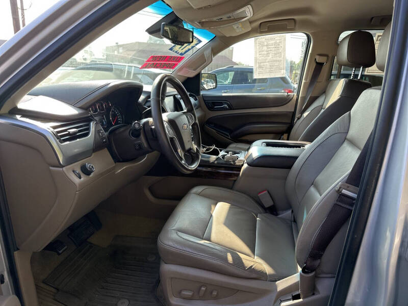 2017 Chevrolet Tahoe LT photo 10