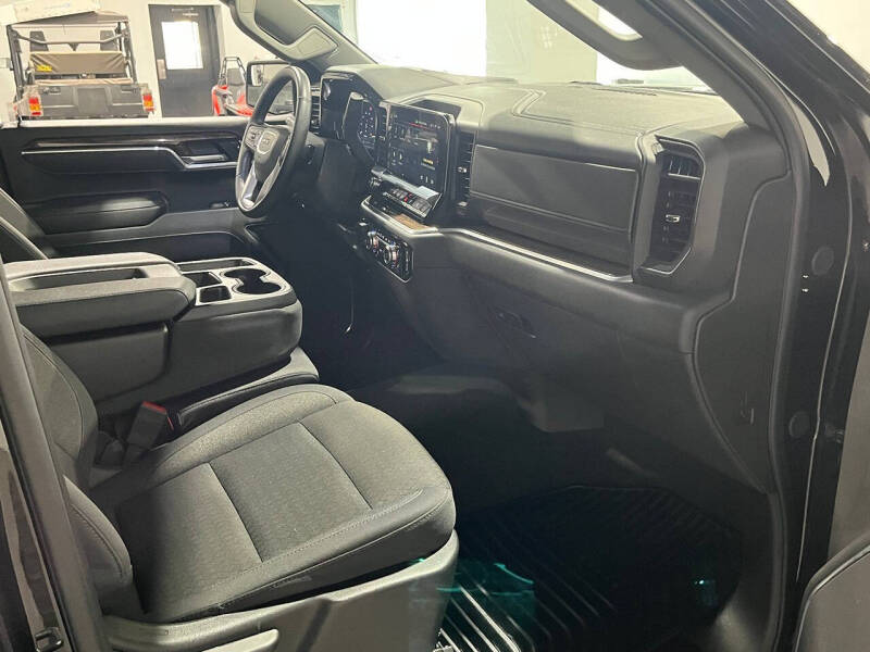 2025 GMC Sierra 1500 Elevation Standard