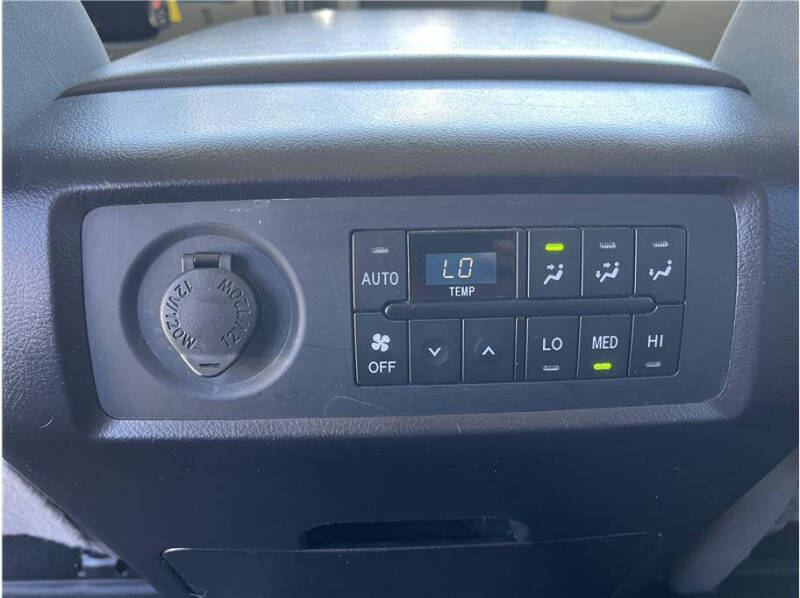 2016 Toyota Sequoia SR5