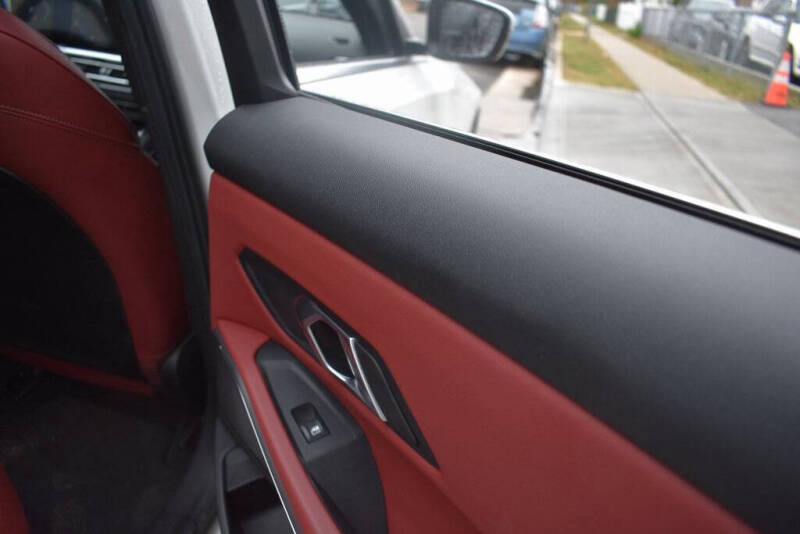 2024 BMW 3 Series 330i