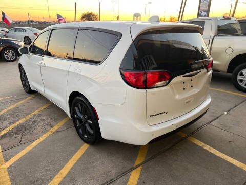 2018 Chrysler Pacifica Touring Plus