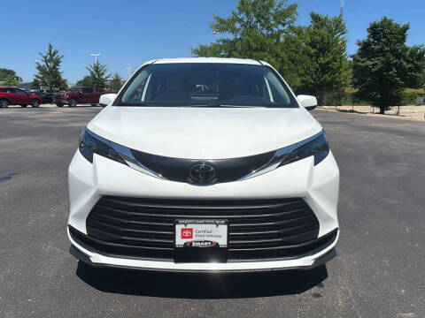 2026 Toyota Sienna LE 8-Passenger