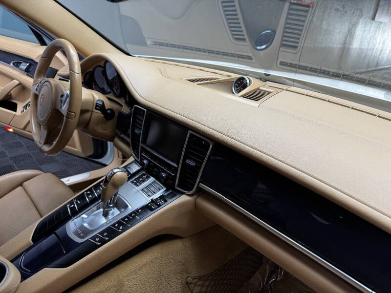 2015 Porsche Panamera 4