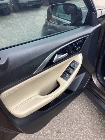 2018 Infiniti QX30 Premium