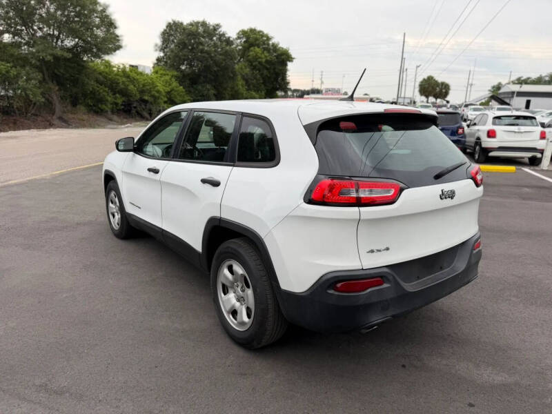 2015 Jeep Cherokee Sport
