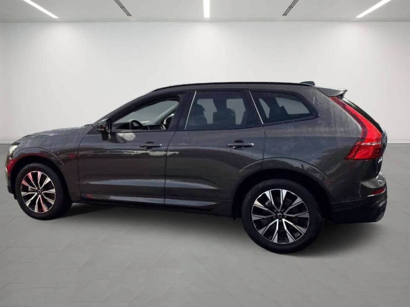 2025 Volvo XC60 B5 Plus Dark Theme