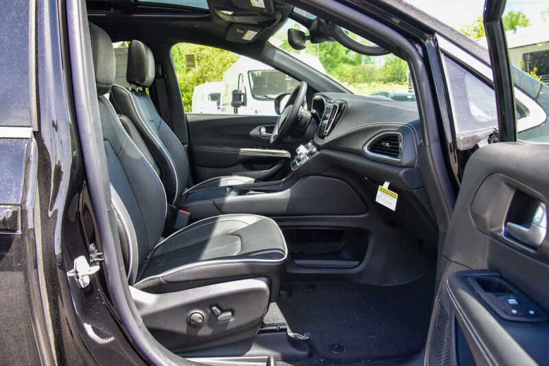 2027 Chrysler Pacifica Limited