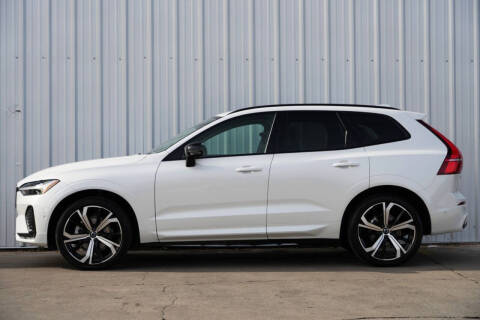 2023 Volvo XC60 B5 Ultimate Dark Theme