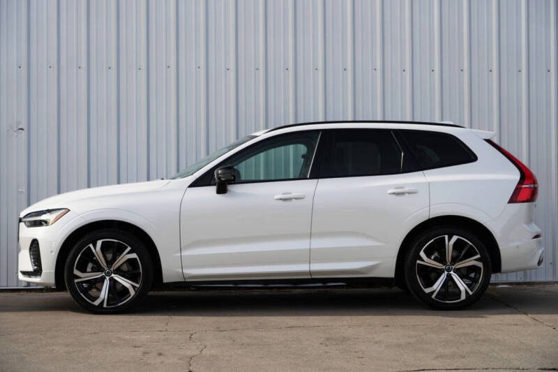 2023 Volvo XC60 B5 Ultimate Dark Theme