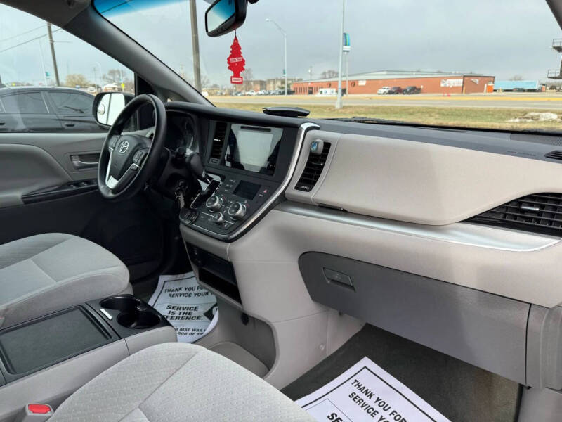 2015 Toyota Sienna LE 7-Passenger