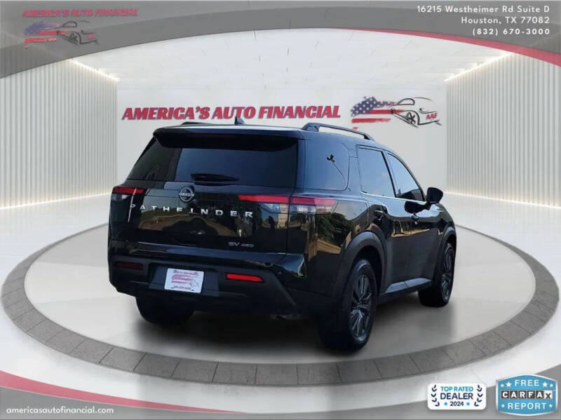 2022 Nissan Pathfinder SV