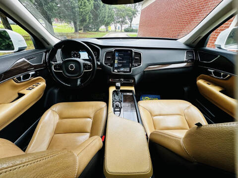 2016 Volvo XC90 T6 Momentum