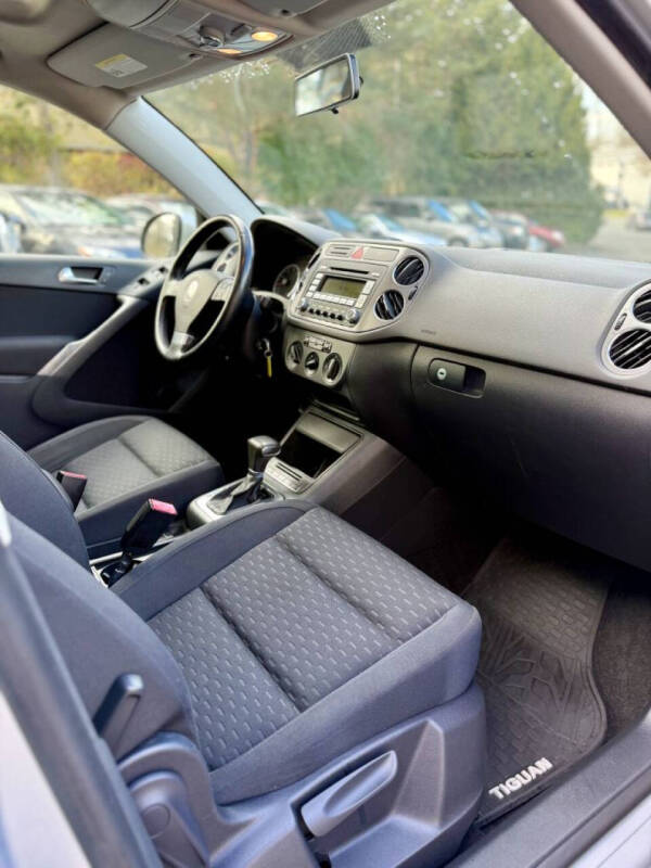 2009 Volkswagen Tiguan S