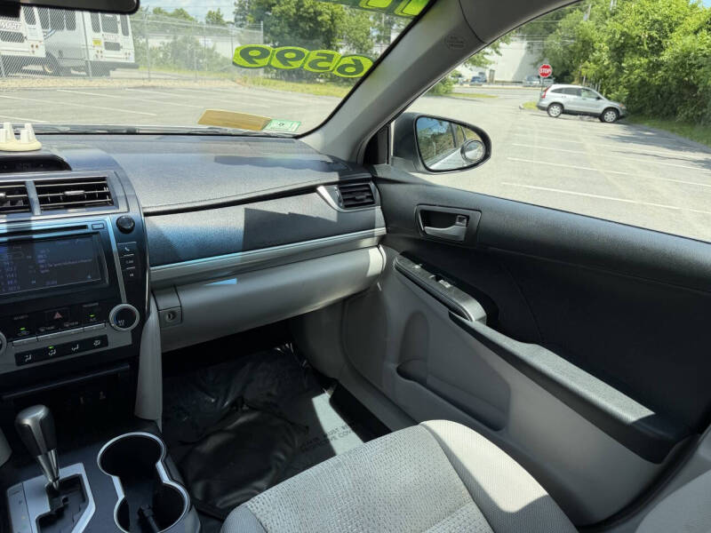 2012 Toyota Camry LE - Photo 11