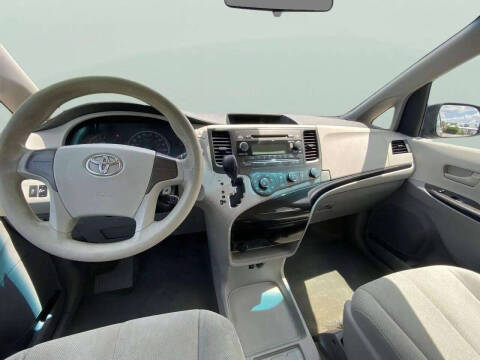 2012 Toyota Sienna Base 7-Passenger