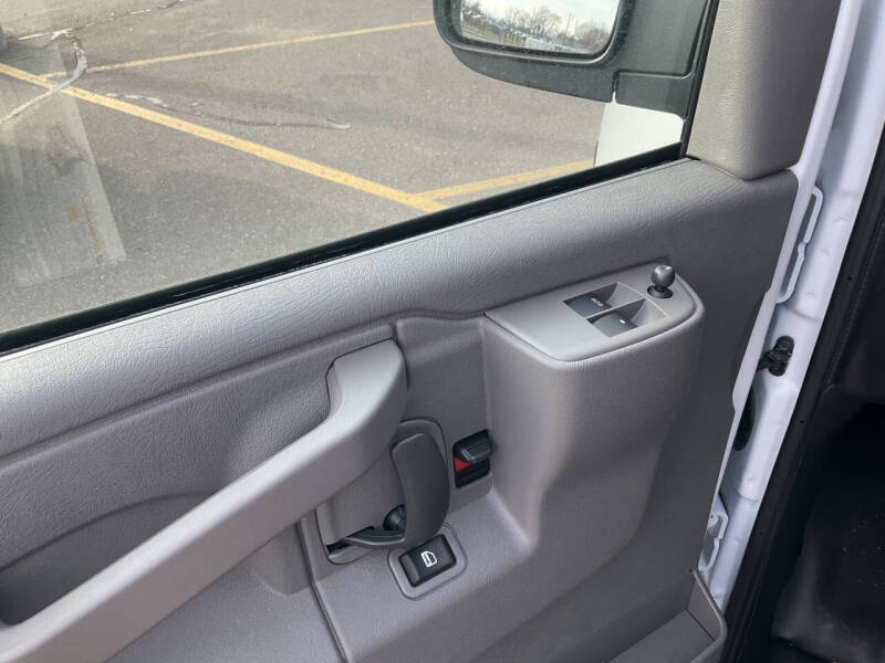 2025 Chevrolet Express 3500