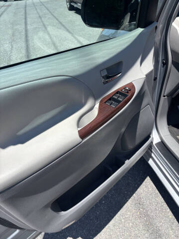 2013 Toyota Sienna XLE Mobility 7-Passenger