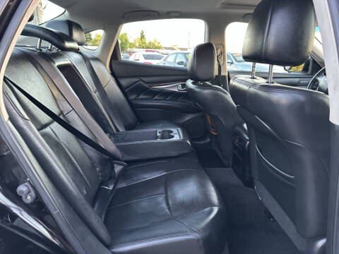 2012 Infiniti M37
