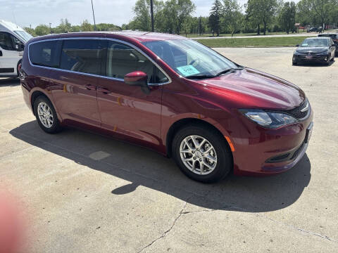 2023 Chrysler Voyager LX