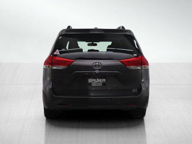 2014 Toyota Sienna XLE 7-Passenger