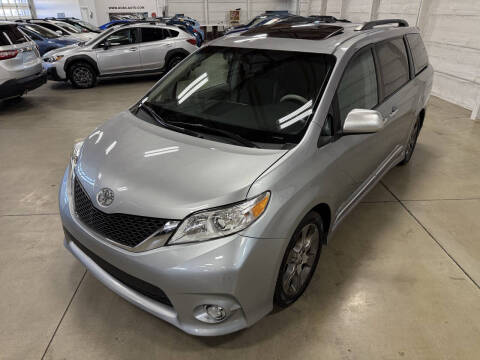 2013 Toyota Sienna SE 8-Passenger