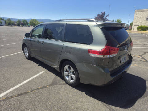 2014 Toyota Sienna LE 8-Passenger