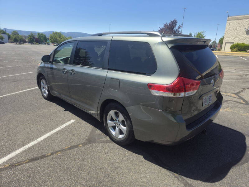 2014 Toyota Sienna LE 8-Passenger