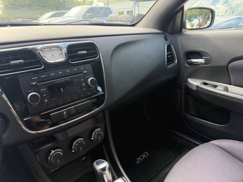 2013 Chrysler 200 Touring