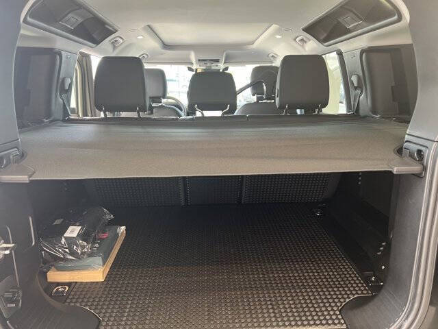 2025 Land Rover Defender 110 P300 S