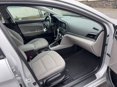 2019 Hyundai Elantra SE