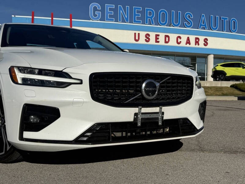 2024 Volvo S60 B5 Plus Dark Theme