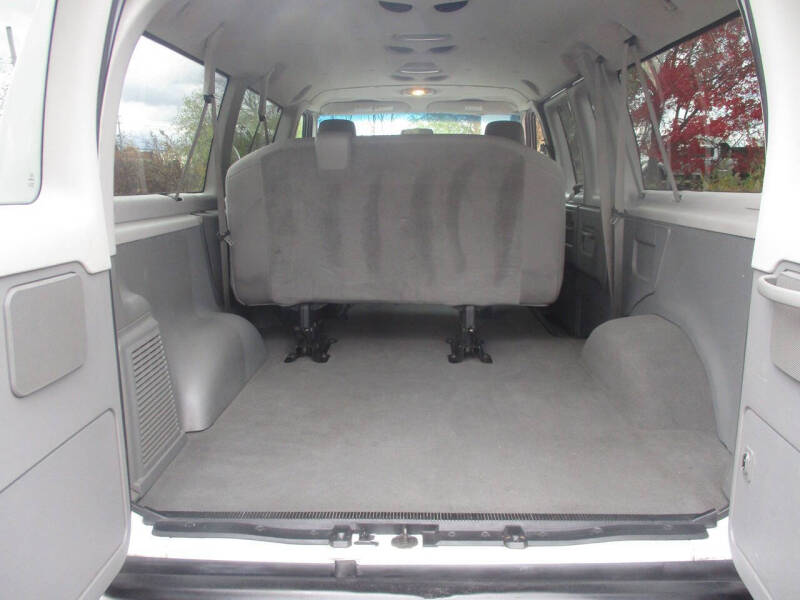 2009 Ford E-Series E-150 XLT