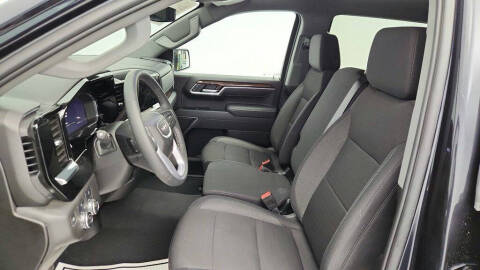 2025 GMC Sierra 1500 Elevation Standard