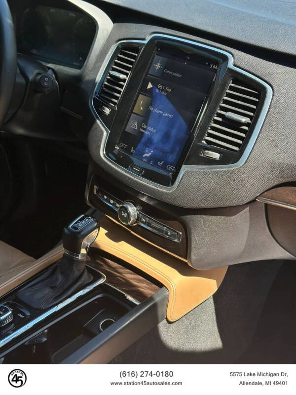 2017 Volvo XC90 T6 Momentum