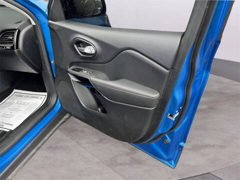 2023 Jeep Cherokee Altitude Lux