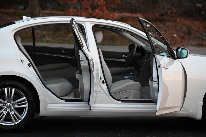 2011 Infiniti G25 Sedan x