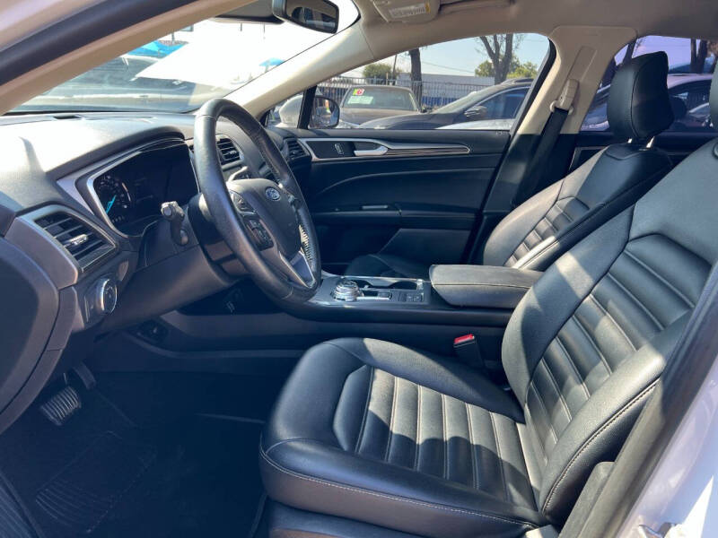 2020 Ford Fusion SEL