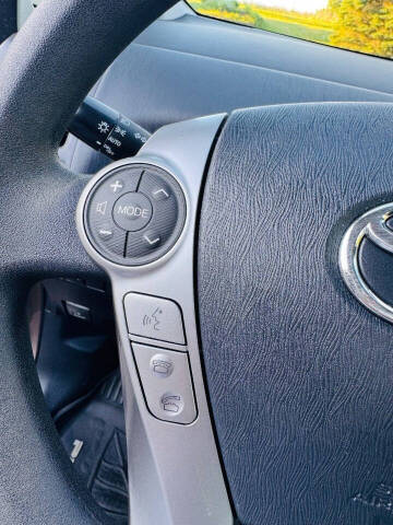 2015 Toyota Prius v Four