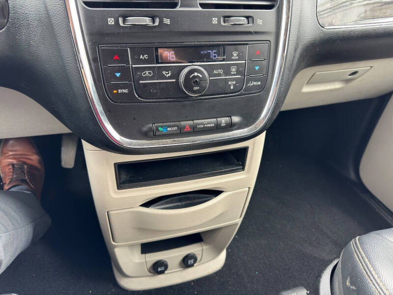 2013 Chrysler Town and Country Touring