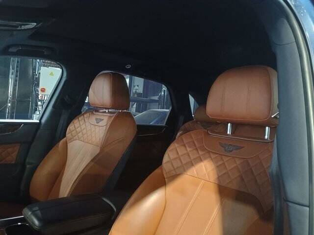 2017 Bentley Bentayga 13
