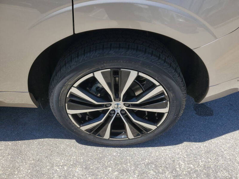2023 Volvo XC60 B5 Plus Dark Theme