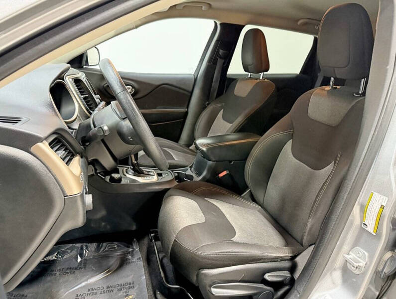 2016 Jeep Cherokee Sport