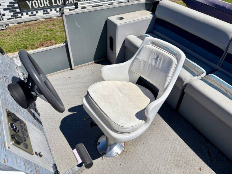 1988 SUN TRACKER PONTOON BASS BUGGY 20 FT