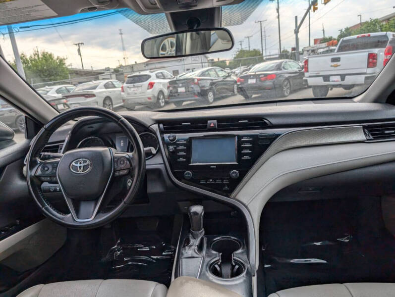 2020 Toyota Camry SE