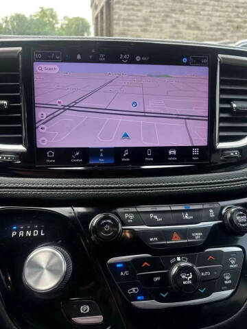 2022 Chrysler Pacifica Hybrid Touring L