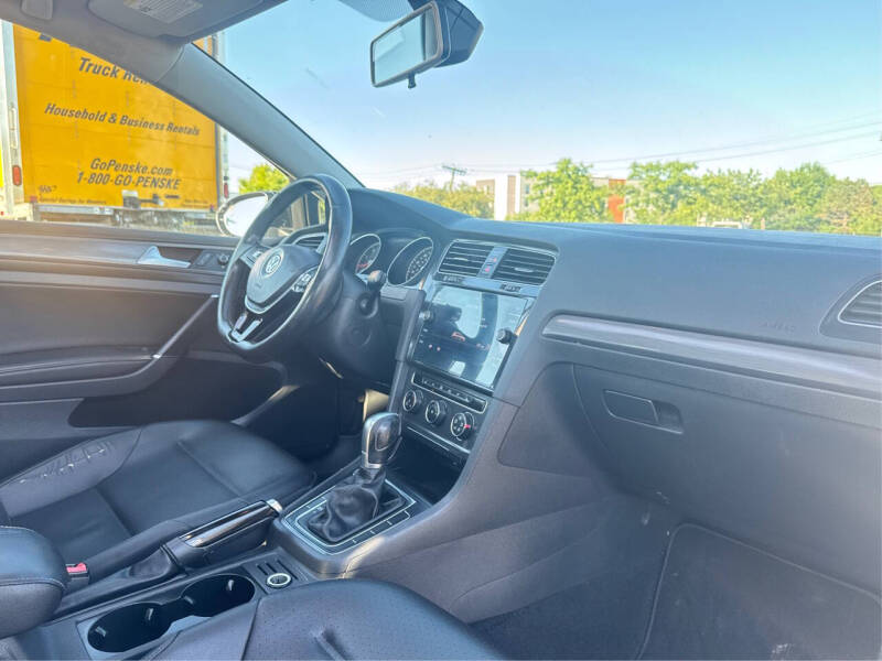 2018 Volkswagen Golf TSI SE