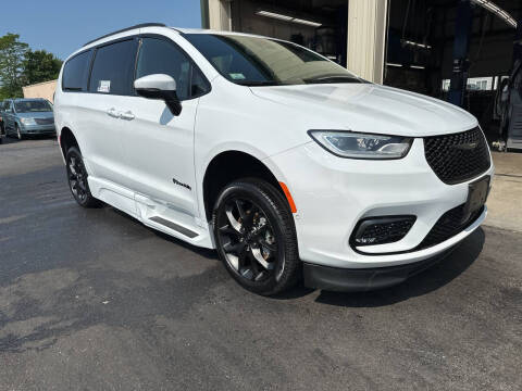 2023 Chrysler Pacifica Touring L