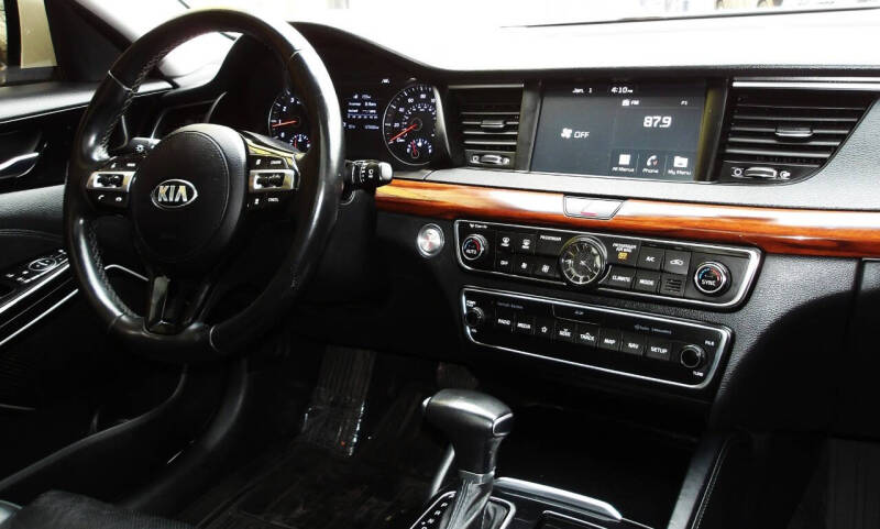 2019 Kia Cadenza Technology