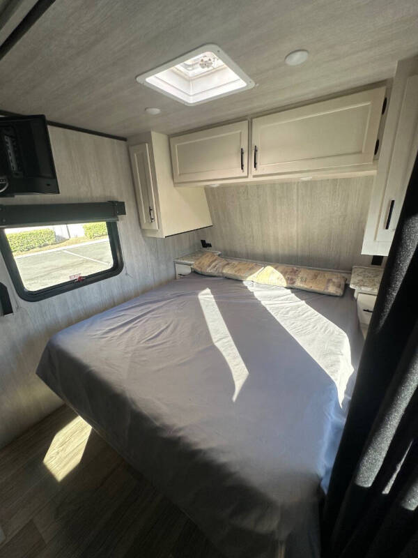 2024 Genesis Supreme SEA BREEZE 16RB
